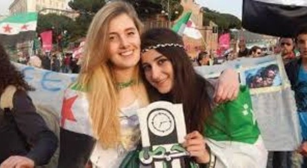 Siria, «Vanessa e Greta vendute due volte ma non all'Isis». Appello comunità islamiche: liberatele