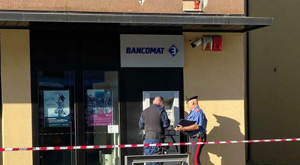 Sanremo, rimane bloccata al bancomat e chiama i Vigili del Fuoco. Ma per uscire bastava premere il pulsante
