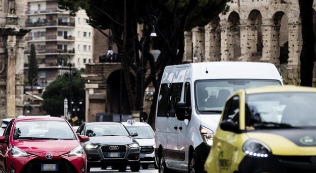 Roma, smog fuori controllo: stop ai veicoli più inquinanti nella fascia verde (pronta la stretta sui diesel Euro 3). Chi può circolare