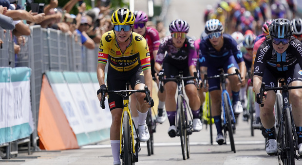 Giro Donne 2022, Marianne Vos vince la terza tappa. Balsamo terza è ancora Maglia Rosa
