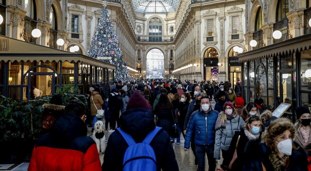 Omicron e 50mila casi al giorno: in Italia il picco di contagi si sposta a metà gennaio