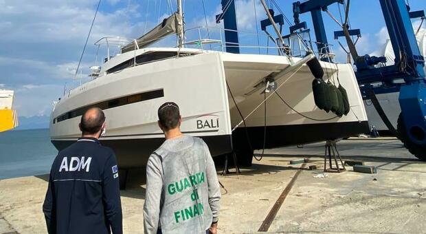 Gaeta, la Guardia di Finanza sequestra un'imbarcazione di lusso da 500.000 euro