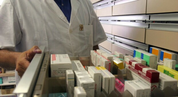 Influenza e Covid, farmaci introvabili: la soluzione dei generici. «Ma i medici frenano»