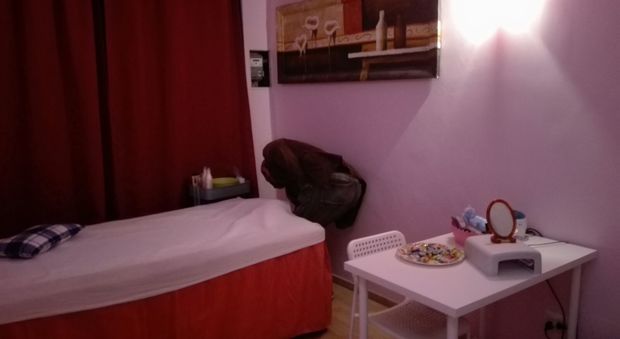 Roma, blitz nei centri massaggi orientali: decine di denunce, chiuso locale per prostituzione