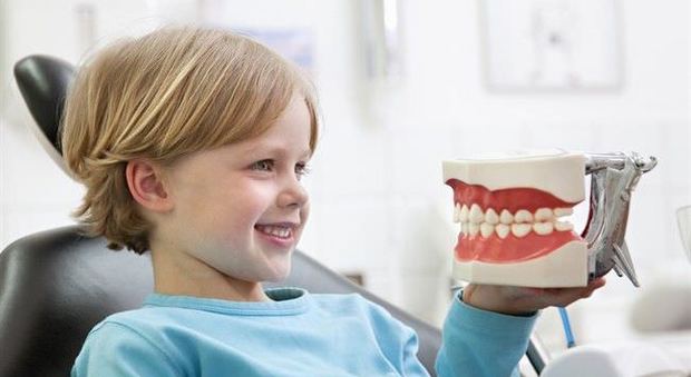 Bambini, anche le carie dei denti da latte vanno curate