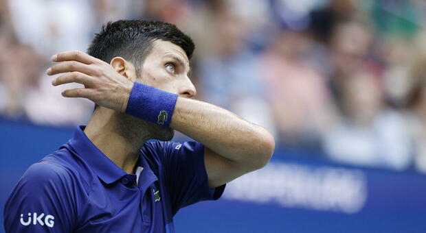 Djokovic, l'esenzione "misteriosa" per gli Australian Open e il trucco: «Gioco da No vax»