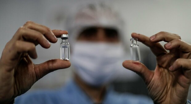 Vaccino in Italia il 15 gennaio, l'Ema anticipa il via libera: primo lotto da 3,4 milioni di dosi