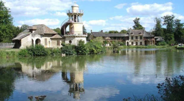 Dior restaura il villaggio di Maria Antonietta a Versailles