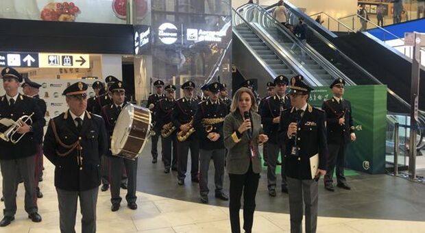 ADR e Polizia di Stato, all'aeroporto di Fiumicino concerto di Natale e accensione dell'albero