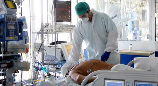 Covid, l allarme dei medici: «Tra due settimane ospedali al collasso»