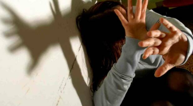 Roma choc, stupratori a 13 anni: l'incubo di una 15enne violentata in strada da una gang di ragazzini