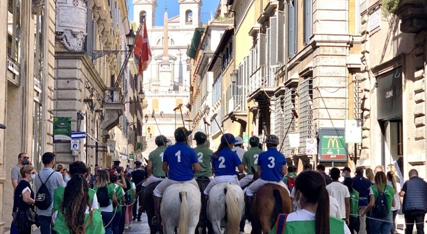Piazza di Siena, mercoledì a via Condotti sfilata dei protagonisti di Italia Polo Challenge e della Fanfara dei Carabinieri