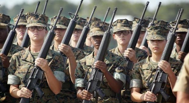 Usa, soldatesse dei Marines nude su Facebook: il Pentagono apre un'inchiesta
