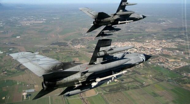 I jet Nato volano sulla Grecia: i Tornado italini partecipano all'esercitazione per «aumentare la prontezza al combattimento»