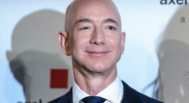Jeff Bezos, dalla libreria online al più grande e-commerce: la carriera del fondatore di Amazon