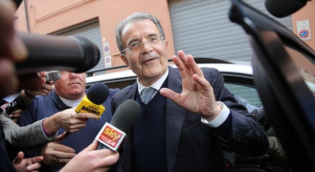 Euro, Prodi replica a Berlusconi: la colpa dei rincari è tutta sua
