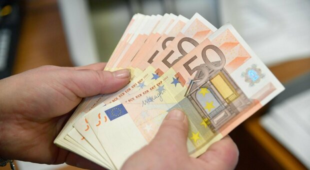 Reddito emergenza, proroga fino a settembre nel decreto Sostegni Bis: a chi spetta e come funziona l'assegno fino a 800 euro