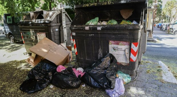 Roma, i medici danno l allarme: «Con i rifiuti lasciati a terra sarà emergenza igienica»