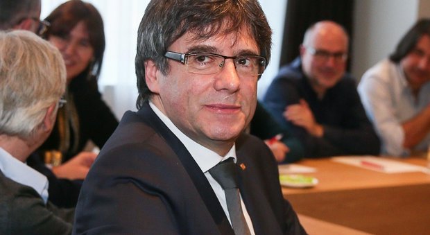 Catalogna, Puigdemont rinuncia a candidatura presidente: ci saranno due governi