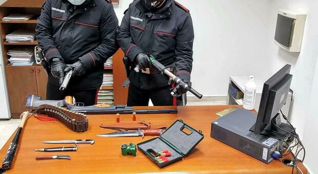 Armi e munizioni in casa, uomo arrestato a Sezze dai carabinieri