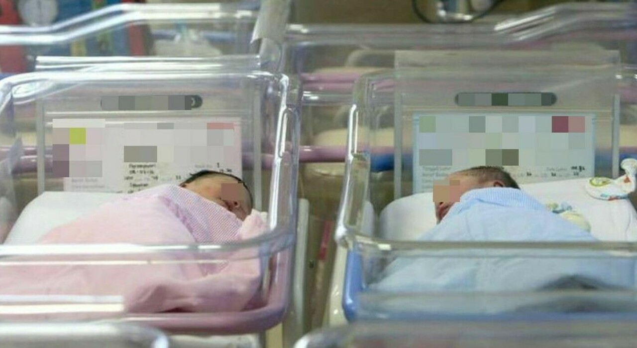 Os primeiros nascidos na véspera de Ano Novo de 2023 foram Ciara e Filippo em Roma.  Os pais comemoraram com a equipe médica