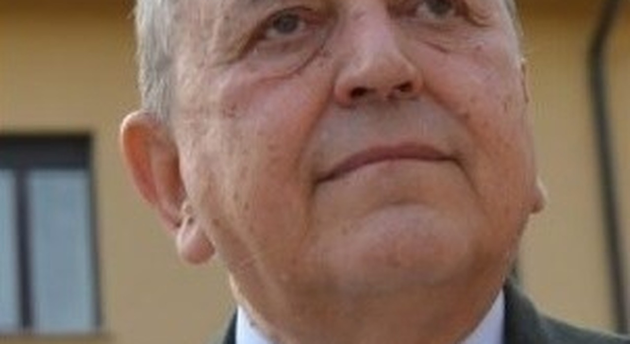Antonio Cicchetti, il sindaco di Rieti saluta i compagni di partito: «Boia chi molla»