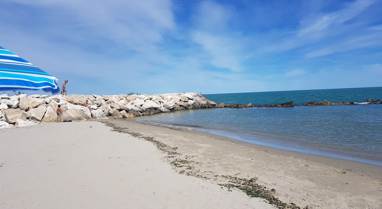 Turisti in fuga da San Benedetto del Tronto: in spiaggia non c