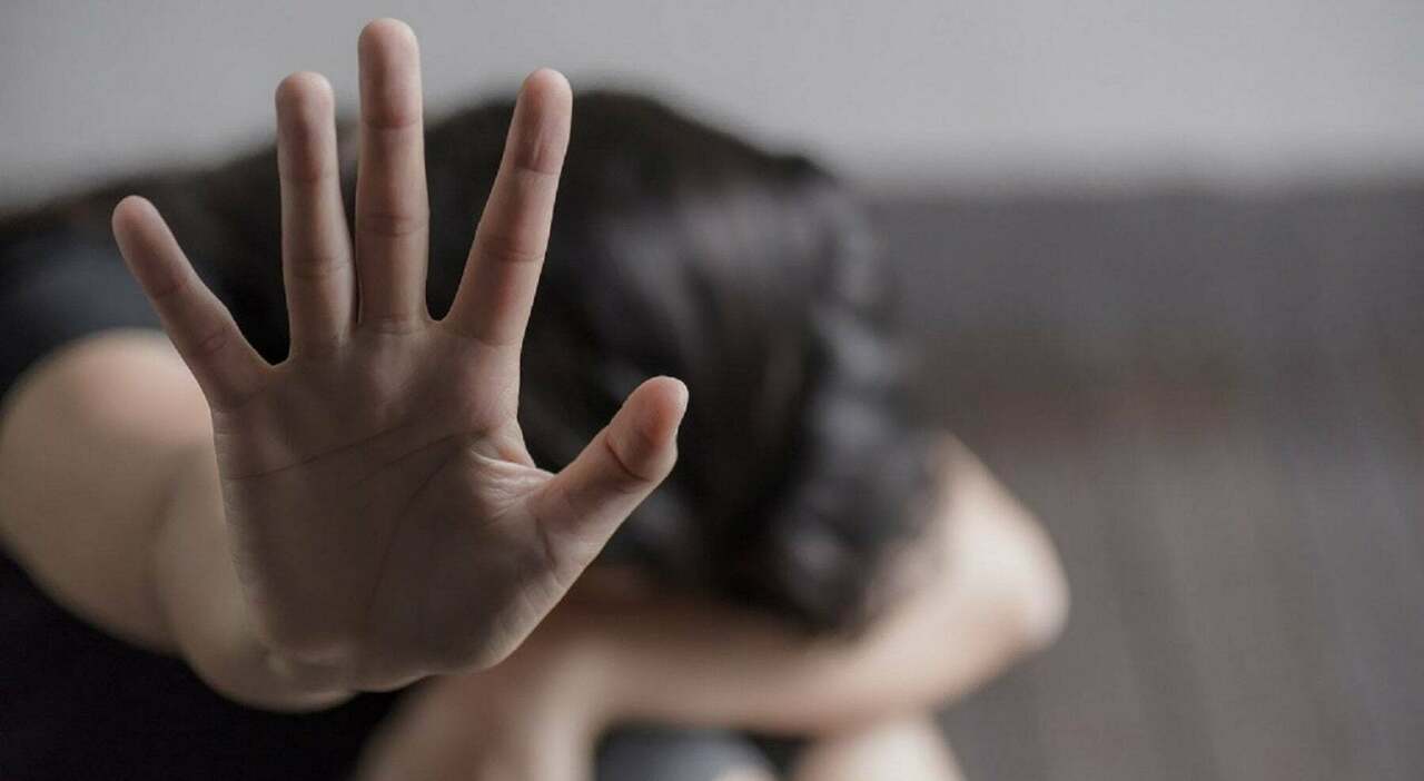 Roma, stuprata dal branco a 15 anni: violentata da un gruppo di amici a Pasquetta
