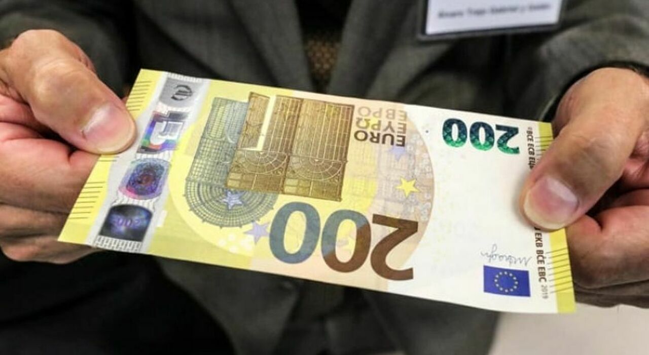 Bonus 200 euro, a luglio in busta paga per oltre metà italiani: ecco chi dovrà richiederlo all