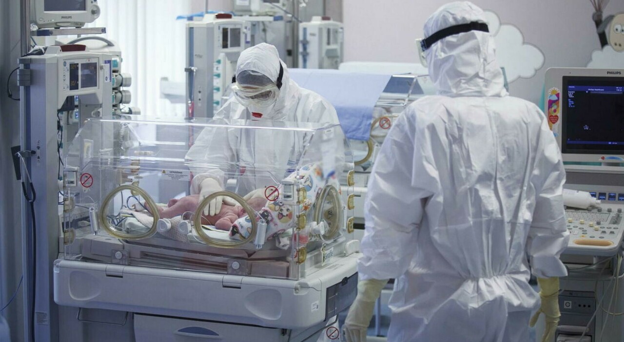 Neonato morto dopo il parto a Roma, ginecologa a processo: la mamma non è stata operata d urgenza