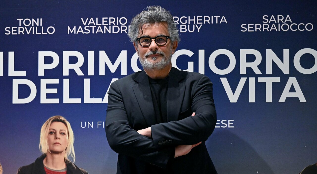 Paolo Genovese: «Le commedie prima sbancavano, ora si vedono sulle piattaforme. Al cinema si va per film unici»