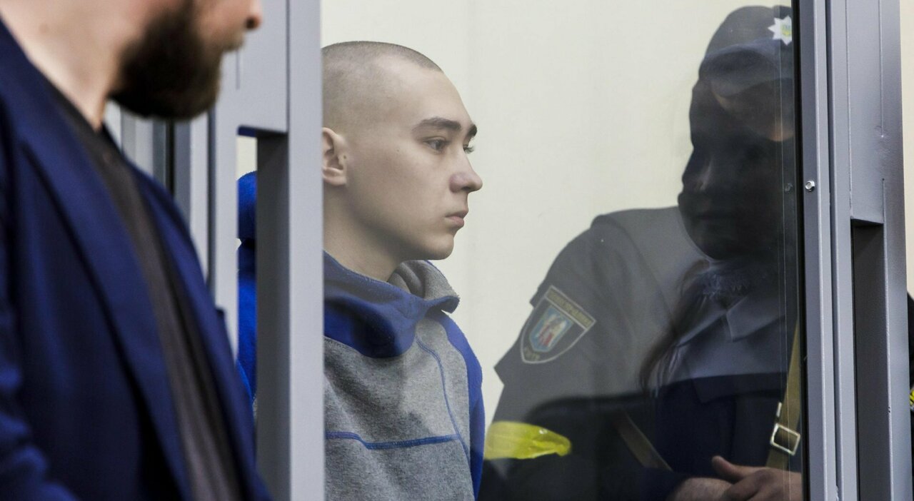?Vadim Shishimarin a processo per crimini di guerra, il primo soldato russo accusato si dichiara colpevole