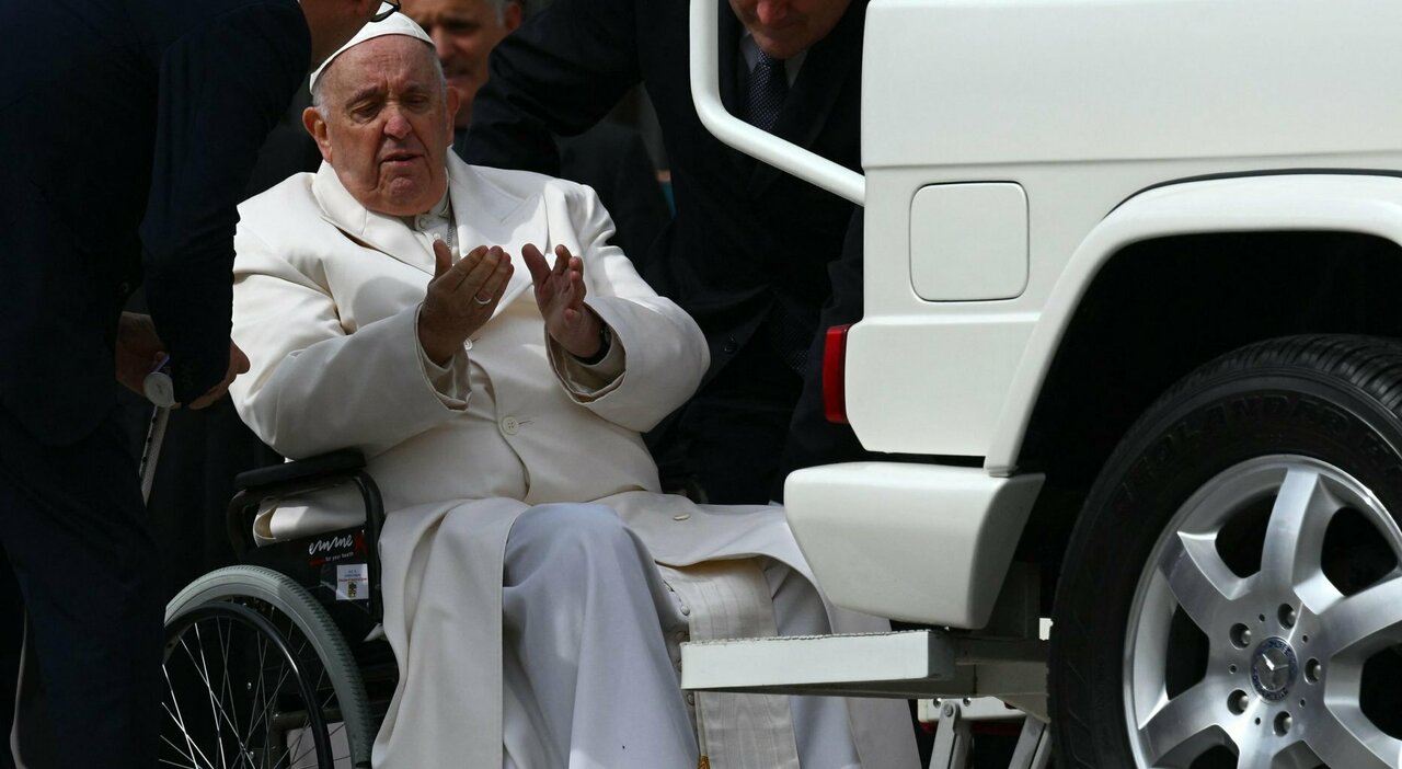 Papa Francesco ricoverato al Gemelli: malore dopo l