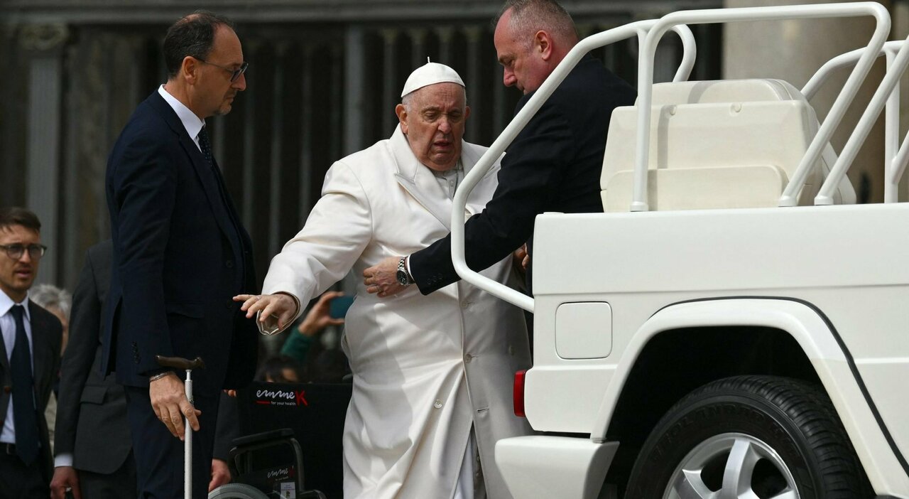 Papa Francesco ricoverato al Gemelli: infezione respiratoria. Escluso il Covid, resterà alcuni giorni in ospedale