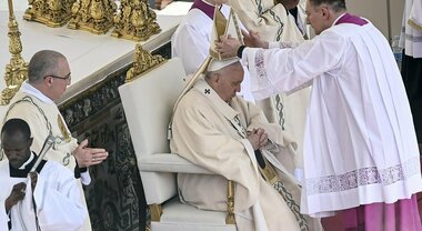 Papa Francesco proclama dieci nuovi santi: ovazione dei fedeli in piazza  San Pietro