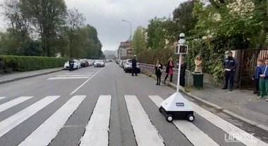 Milano: ecco IPA2X, il robot che aiuta i bambini ad attraversare la strada