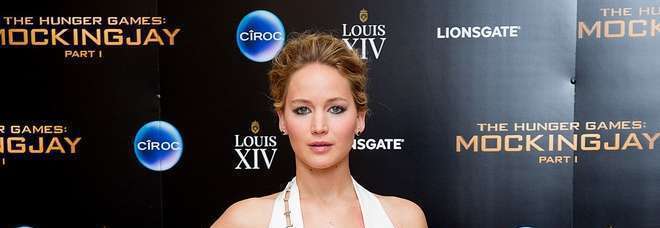 Jennifer Lawrence, scollatura hot alla prima di The Hunger Games