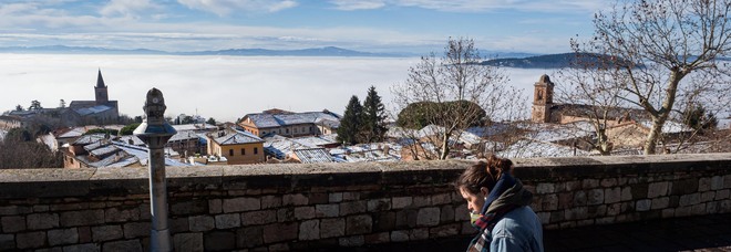 Una veduta della città di Perugia immersa nel freddo