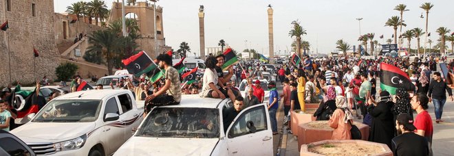 Libia, trovati 106 cadaveri nell'ospedale di Tarhuna, il governo: «Uccisi da milizie di Haftar»