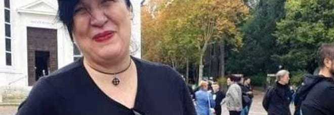 A Predappio con la maglietta « Auschwitzland», attivista condannata: multa di 9mila euro