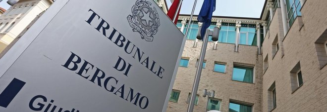 Bergamo, processo Bossetti, rissa davanti al Tribunale durante l'udienza