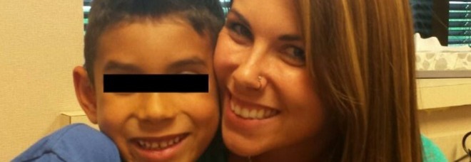 Scatta una foto al figlio in ospedale, mamma minacciata: «Cancellala o ti arrestiamo»