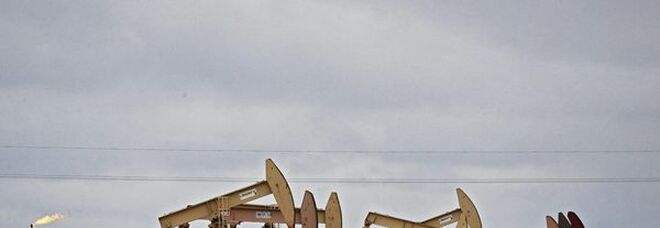 USA, scorte petrolio settimanali in aumento di 515 mila barili
