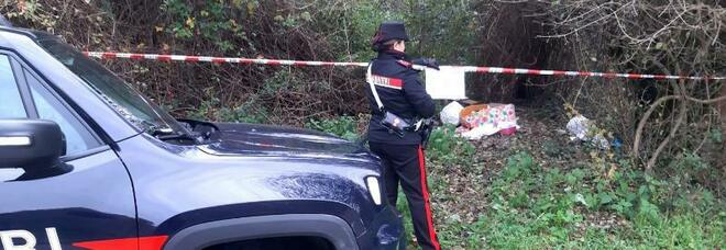 Abbandona rifiuti, i carabinieri riescono a identificarla e la multano