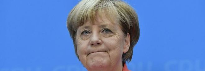 Migranti, Merkel: «Con Roma trattative dureranno un po'. Pronta a parlare con il premier»