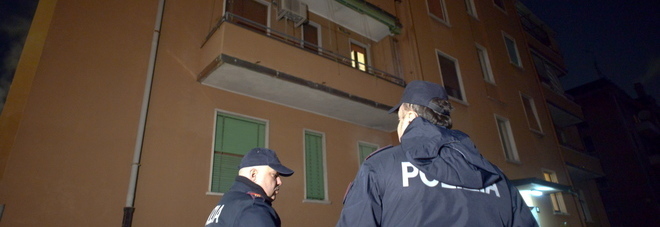 Bambina cade dal balcone a Milano, è grave: la madre la aveva lasciata sola in casa