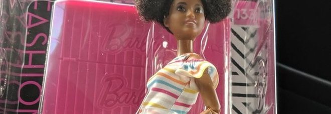 La Barbie nera sulla sedia a rotelle stupisce tutti: tutte le bambine si devono sentire rappresentate