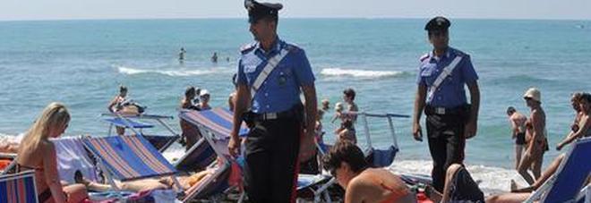 Rimini, violenza sessuale su due turiste straniere sulla spiaggia: fermato un uomo