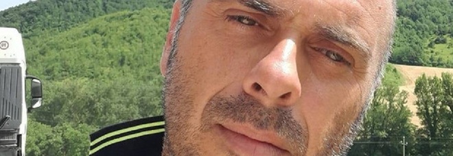 Malore fatale in un parcheggio, Paolo Scarpetta muore a 46 anni a Macerata: lascia due figli
