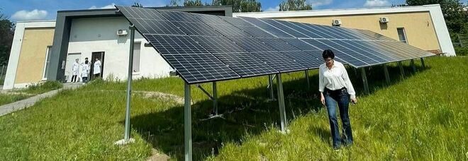 Ucraina, Musk fornisce stazioni solari Tesla per alimentare due cliniche a Irpin e Borodyanka
